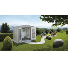 Gartenszene mit Gerätehaus, Familie am Lagerfeuer im Garten.