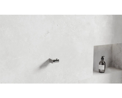 Szene mit Handtuchhaken und Seifenspender im Badezimmer