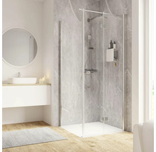 Badezimmer mit Duschkabine, Waschbecken und Spiegel