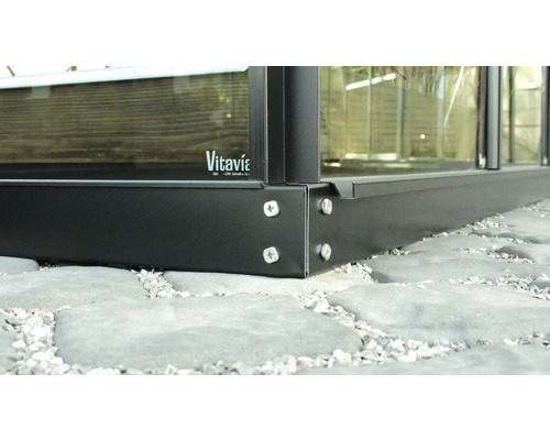 Detailansicht eines Gewächshauses mit Vitavia Logo.
