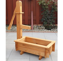 Holzpumpe als Pflanzkasten für den Garten
