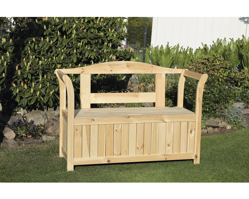 Holzbank mit Stauraum für den Außenbereich im Garten.