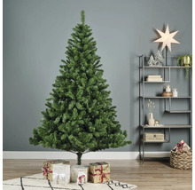 Künstlicher grüner Weihnachtsbaum mit Geschenken im Wohnzimmer.