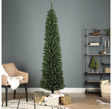 Schmaler künstlicher Weihnachtsbaum im Wohnzimmer mit Geschenken