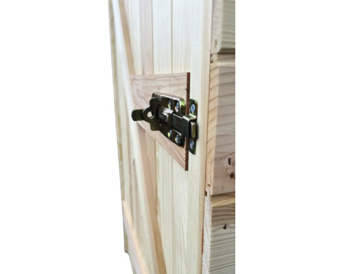 Detailansicht eines Holzschranks mit einem Riegelverschluss