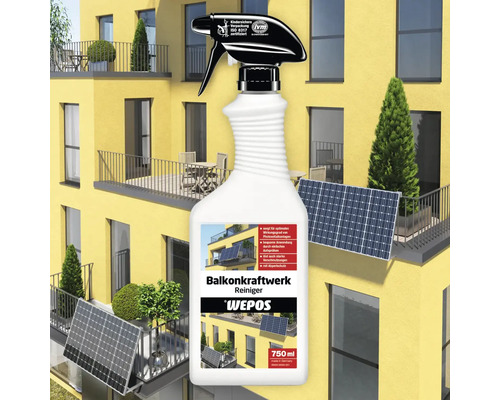 WEPOS Balkonkraftwerk Reiniger 750 ml Flasche vor einem Gebäude mit Solaranlagen