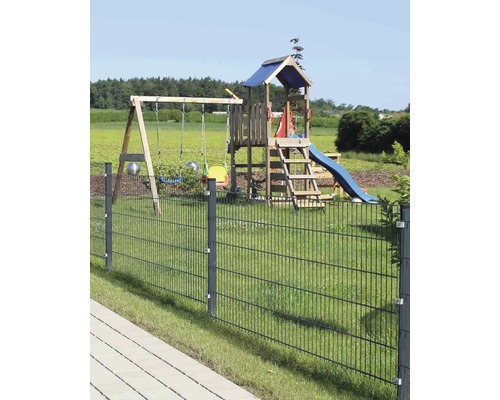 Doppelstabmattenzaun und Spielplatz im Garten