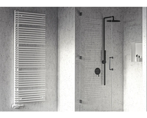 Modernes Badezimmer mit Heizkörper und Duschkabine