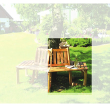 Gartenszene mit hölzerner Baum Bank