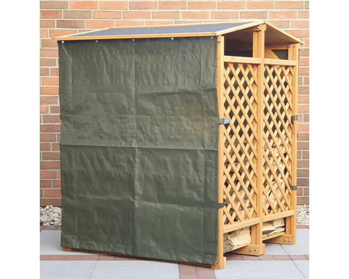 Holzlager mit Plane und Gitterstruktur für Brennholz