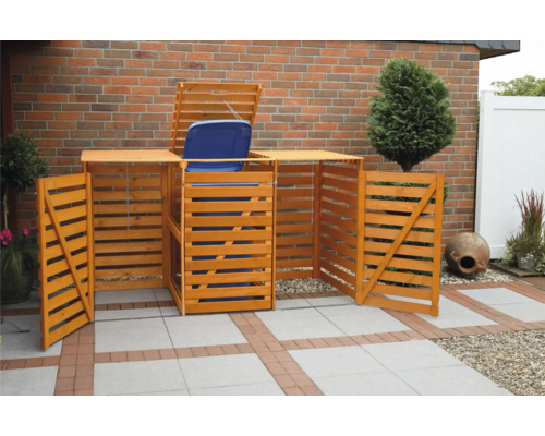 Mülltonnenbox aus Holz mit geöffnetem Deckel und zwei Seitentüren im Garten