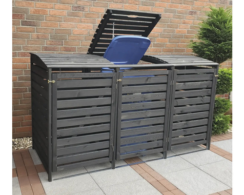 Mülltonnenbox mit drei Fächern aus Holz im Außenbereich.