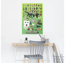 Minecraft Poster mit Figuren an einer Wand über einem Schreibtisch
