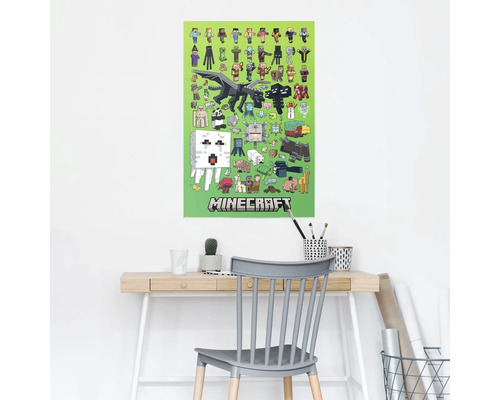 Minecraft Poster mit Figuren an einer Wand über einem Schreibtisch