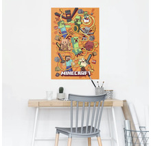 Minecraft-Poster mit verschiedenen Charakteren an einer Wand über einem Schreibtisch
