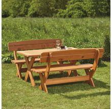 Holz Gartentisch mit Bänken auf Rasen