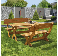 Holz Gartentischgruppe mit zwei Bänken auf einer Rasenfläche