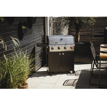 Enders Grillwagen mit drei Brennern und Seitentisch auf einer Terrasse.