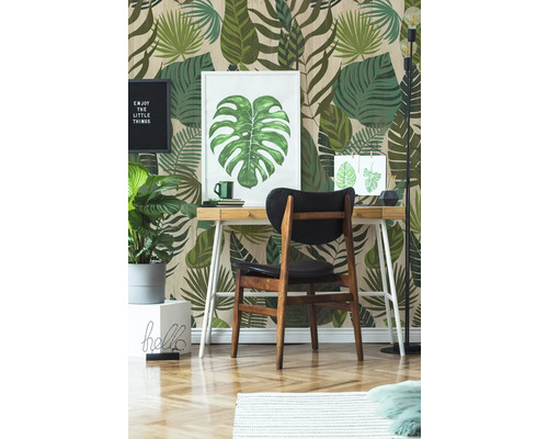 Dekoratives Arbeitszimmer mit Schreibtisch, Stuhl und botanischer Tapete