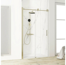 Begehbare Dusche mit Schiebetür, Duscharmatur und Heizkörper in hellem Badezimmer