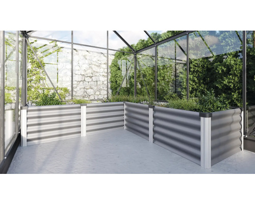 Hochbeet aus Metall im Gewächshaus mit Pflanzen