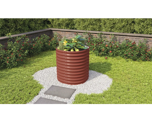 Hochbeet aus Metall mit Pflanzen im Garten