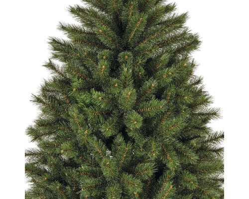 Detailaufnahme eines künstlichen Tannenbaums mit grünen Nadeln