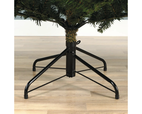 Detailaufnahme eines künstlichen Weihnachtsbaums mit schwarzem Metallfuß