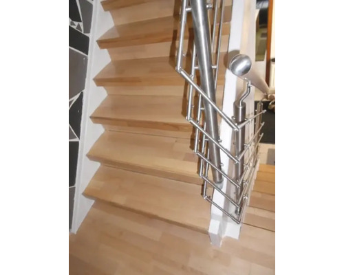 Holztreppe mit Edelstahlgeländer