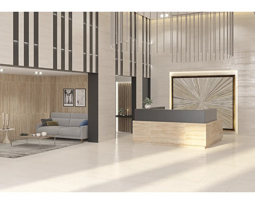 Innenraum mit Rezeption, Sitzbereich und dekorativen Elementen