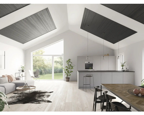 Helles Wohnzimmer mit Deckenelementen, moderner Einrichtung und großen Fenstern