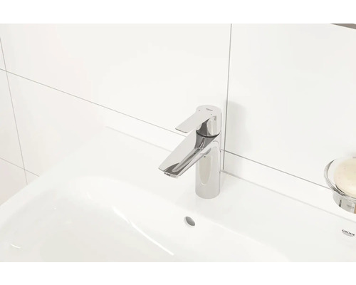 Waschbecken mit Armatur und Grohe Logo