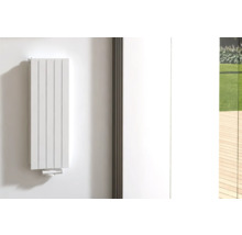 Wandheizkörper im modernen Design an einer Wand montiert