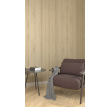 Wohnzimmerszene mit Sessel, Decke, Tisch und Büchern vor einer Wandverkleidung