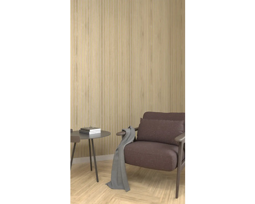 Wohnzimmerszene mit Sessel, Decke, Tisch und Büchern vor einer Wandverkleidung