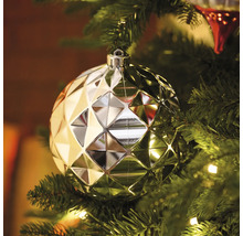 Geometrischer Christbaumschmuck am Weihnachtsbaum