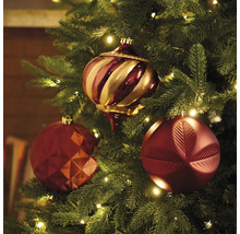 Dekorierter Weihnachtsbaum mit Christbaumkugeln