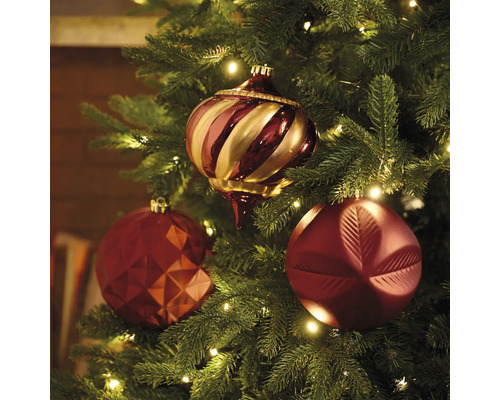 Dekorierter Weihnachtsbaum mit Christbaumkugeln