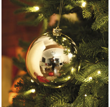 Weihnachtsbaum mit glänzender Christbaumkugel