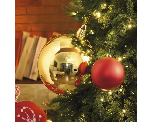 Weihnachtsbaum geschmückt mit Christbaumkugeln