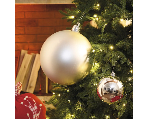 Dekorierter Christbaum mit Baumschmuck