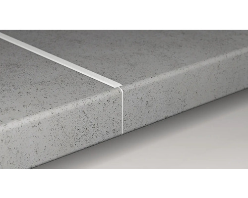 Arbeitsplatte mit weißer Kante