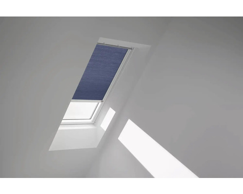 Dachfenster mit geschlossenem Plissee zur Verdunkelung