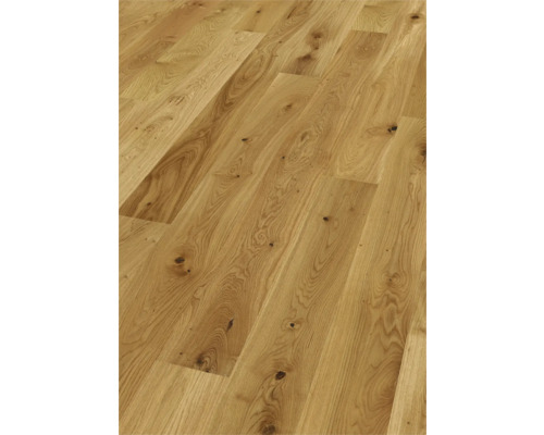 Verlegtes Parkett aus Eiche.