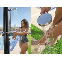 Außendusche mit Wasserstrahl im Garten