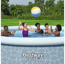 Aufblasbarer Bestway Pool mit Menschen im Garten