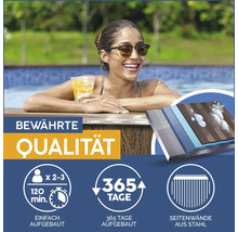 Frau im Pool mit Qualitätsmerkmalen und Produkteigenschaften.