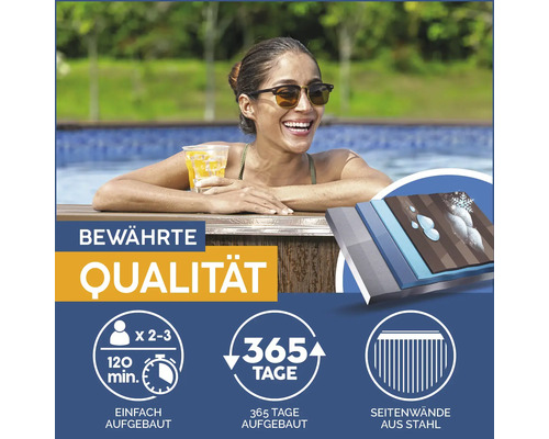 Frau im Pool mit Qualitätsmerkmalen und Produkteigenschaften.