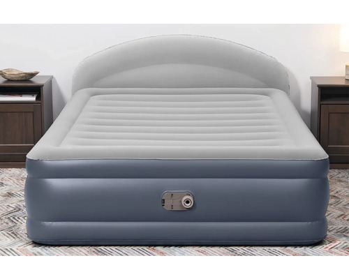 Aufblasbares Gästebett mit integriertem Kopfteil im Schlafzimmer
