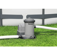 Bestway Filterpumpe für Pools auf Rasen